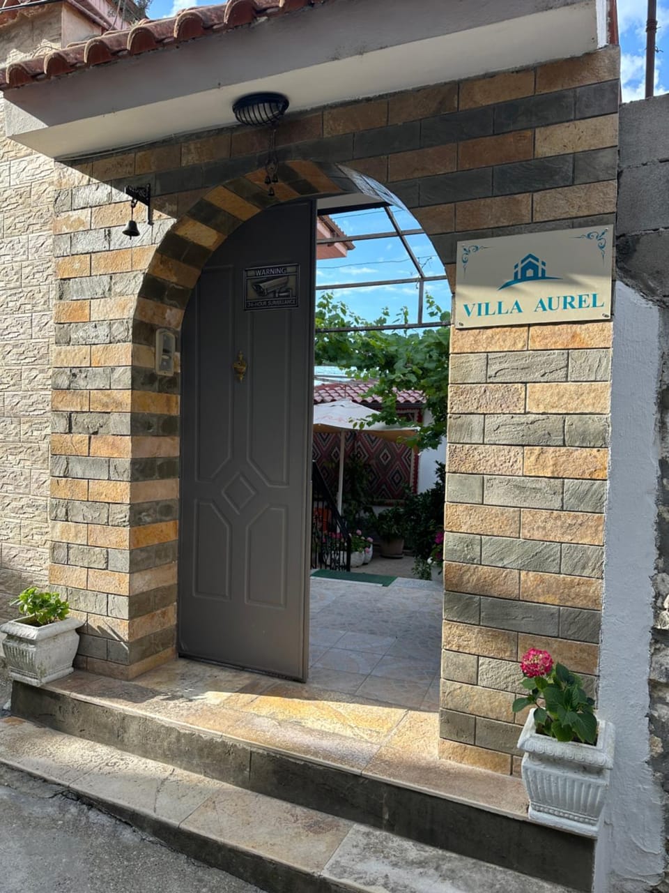 Facade/entrance