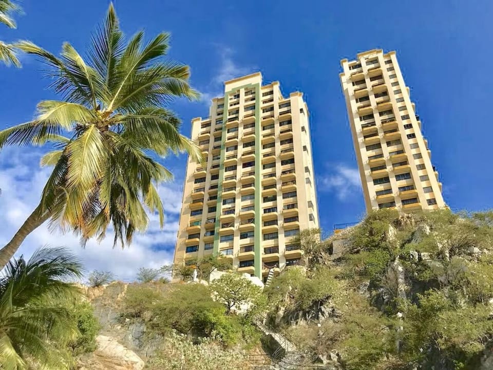 Peñón del Rodadero Apartments – Oceanfront by SOHO Apartment in Gaira