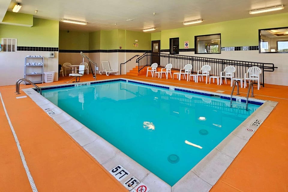 Swimming pool, Swimming pool