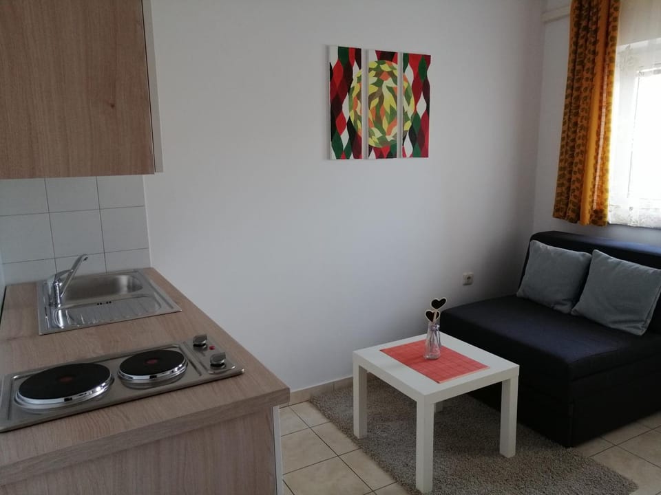 Kitchen or kitchenette, Living room, Seating area