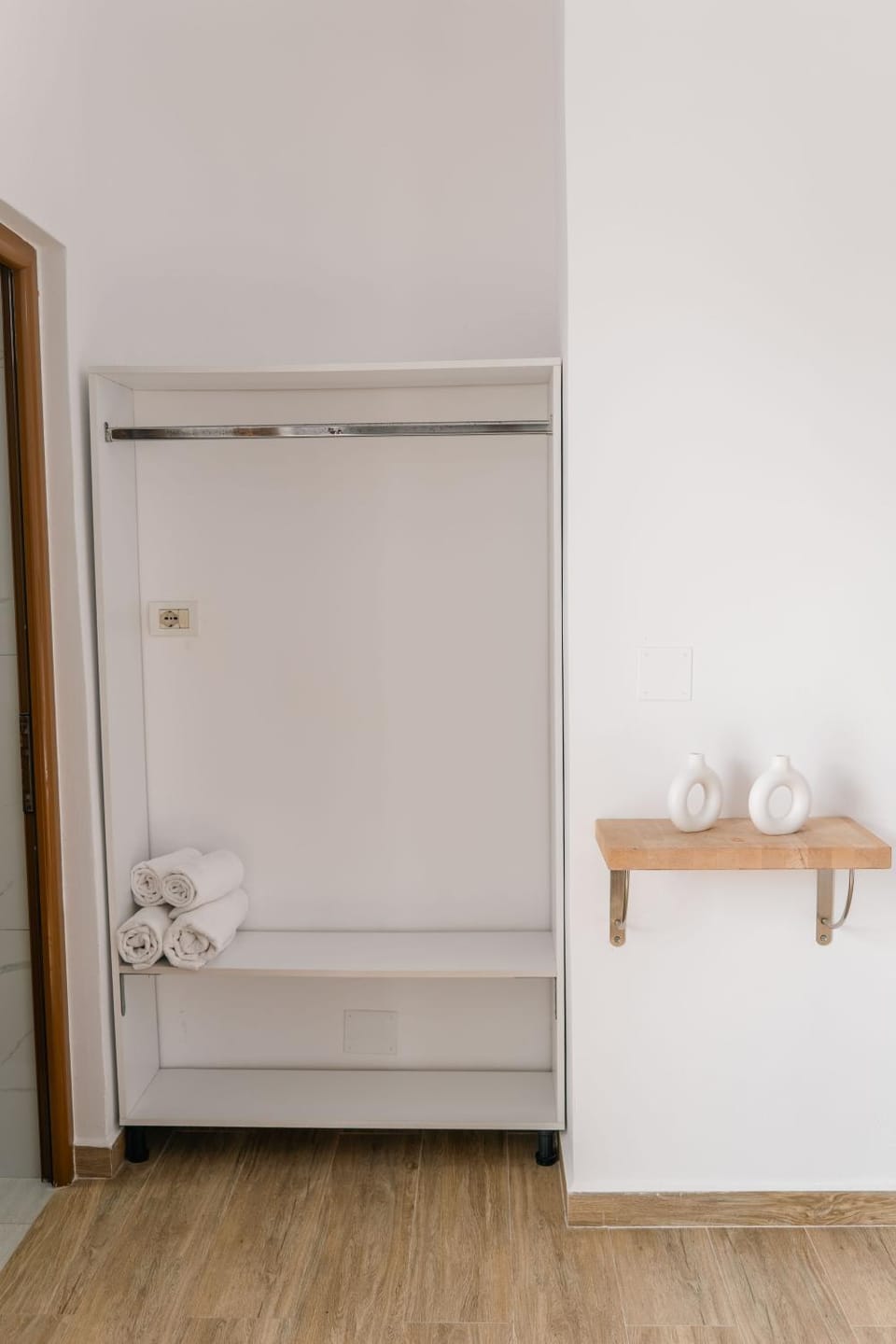 towels, wardrobe