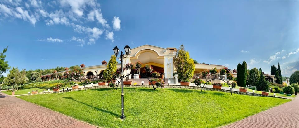 Restaurant/places to eat, Restaurant/places to eat