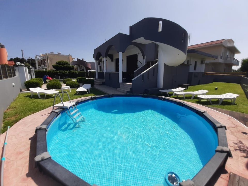 Property building, Day, Garden, Garden view, Pool view, Swimming pool, sunbed