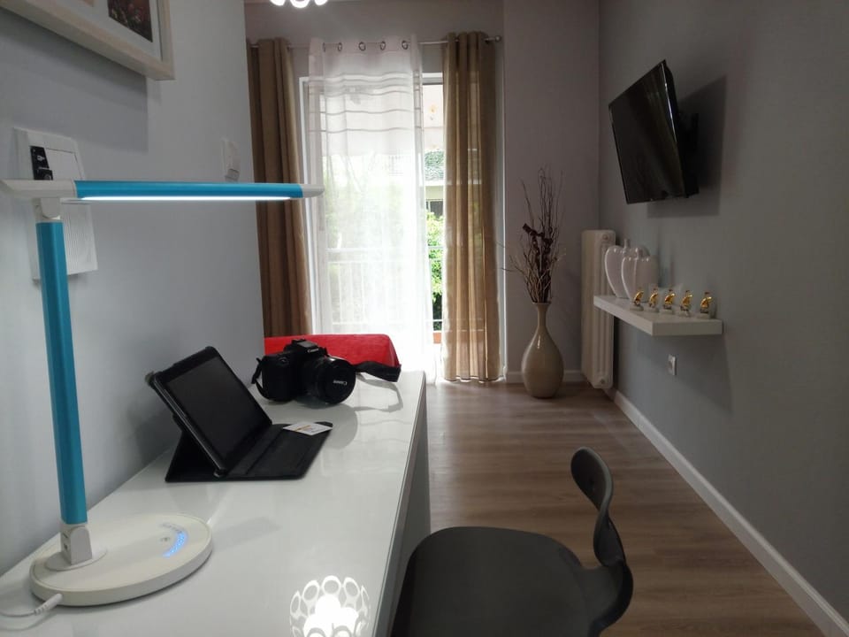 Photo of the whole room, Decorative detail, Decorative detail