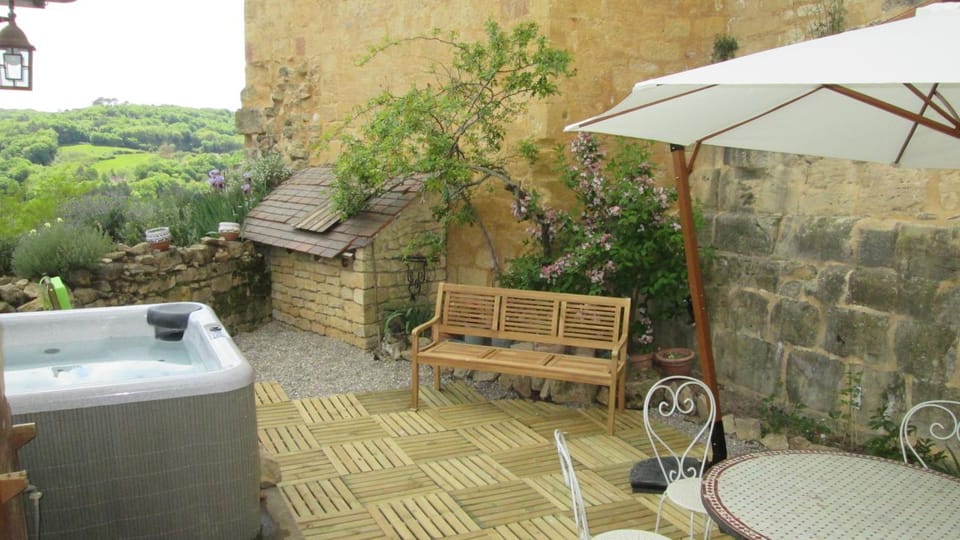 Chateau Cottage House in Occitanie