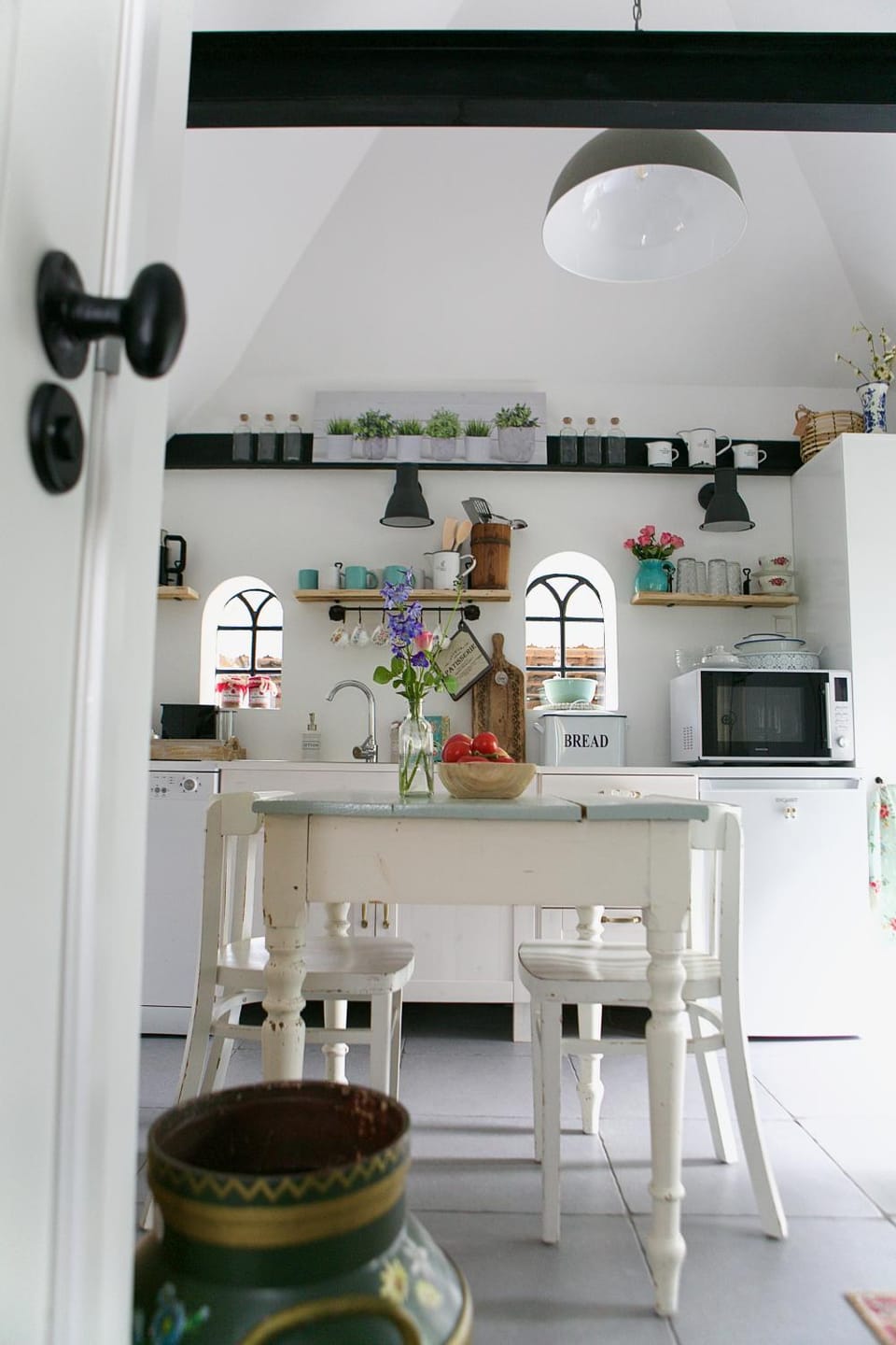 Kitchen or kitchenette, Dining area