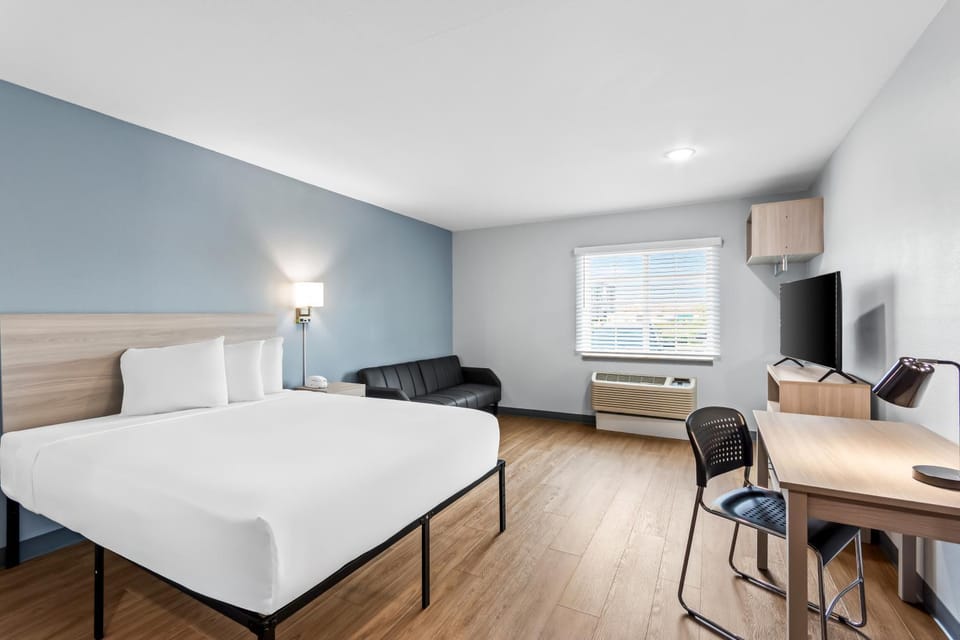 Birch Hill Suites Clarksville-Louisville North Hotel in Clarksville