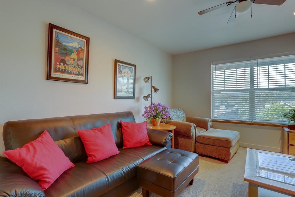 13 Lodge Condo Minutes Away from Golfing, Biking, and Playground Apartment in Hood River