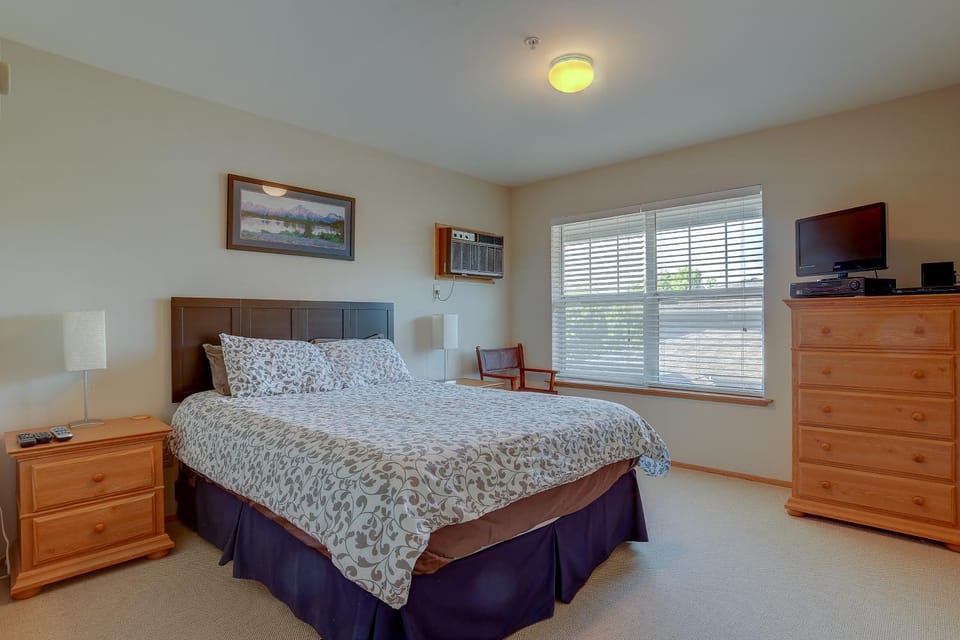 13 Lodge Condo Minutes Away from Golfing, Biking, and Playground Apartment in Hood River