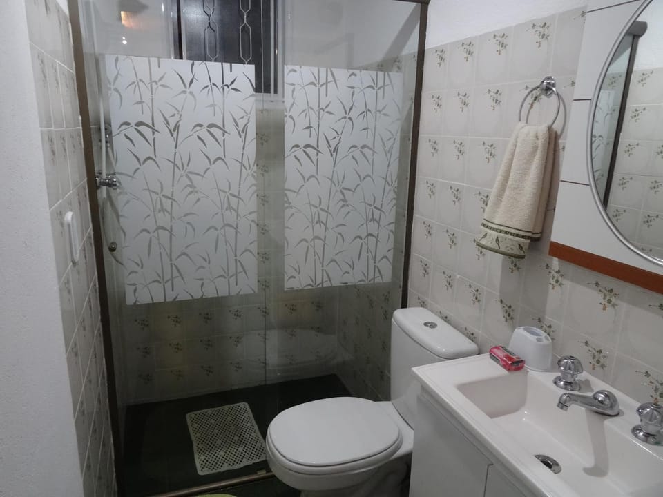 Shower, Toilet