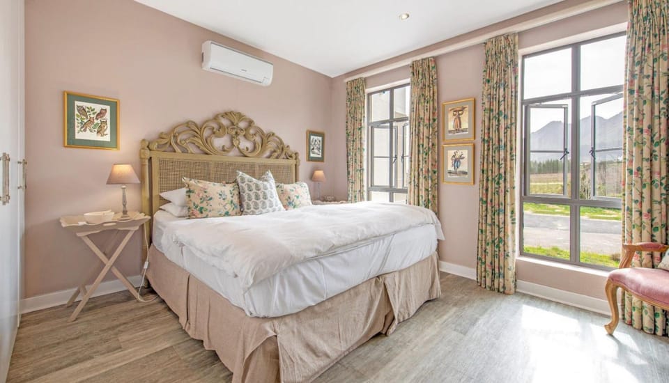 Bed, Natural landscape, Photo of the whole room, Bedroom, internet, air conditioner