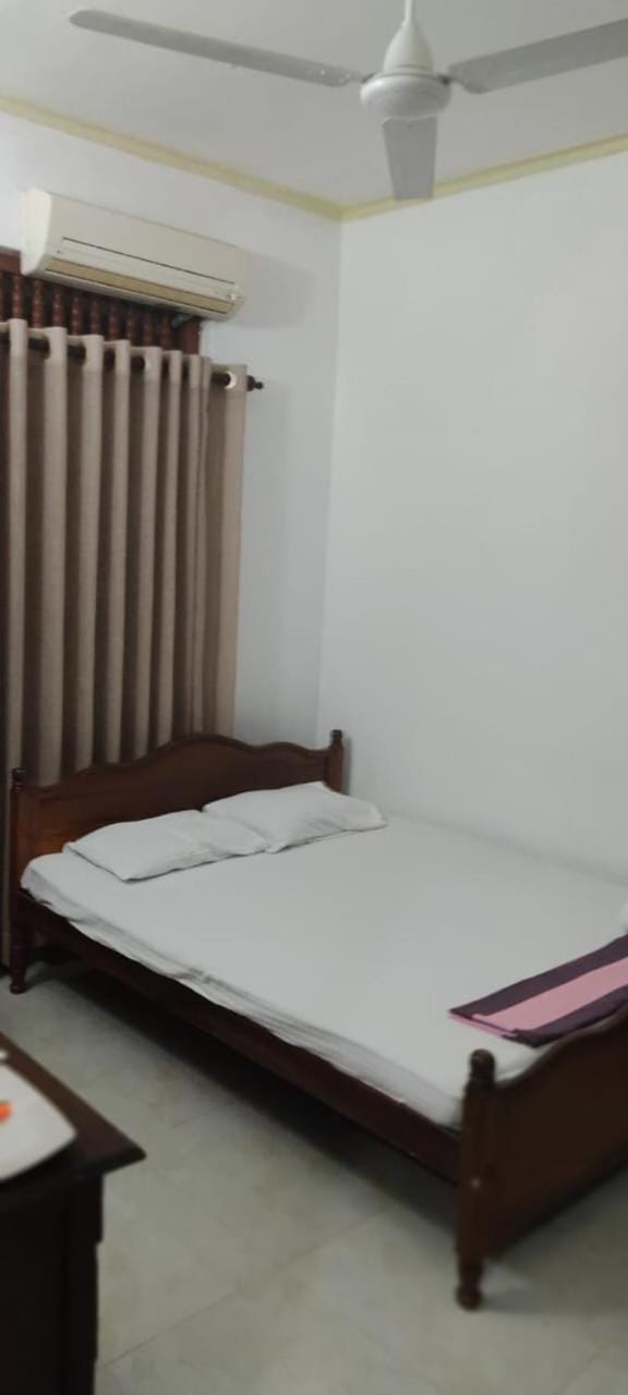Bed, air conditioner