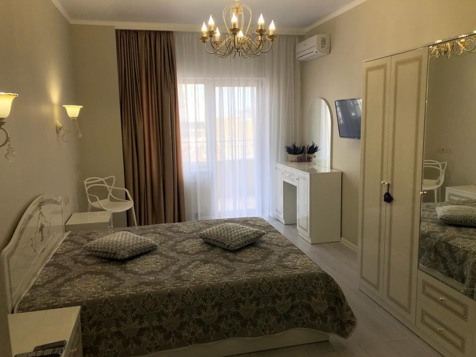 White Lily Apartment in Odessa
