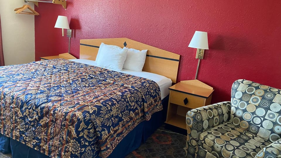 Bed, Seating area, Bedroom