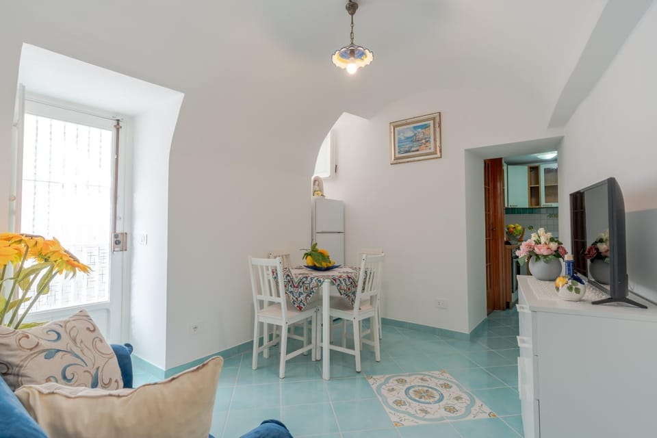 TV and multimedia, Living room, Seating area, Dining area, Evening entertainment