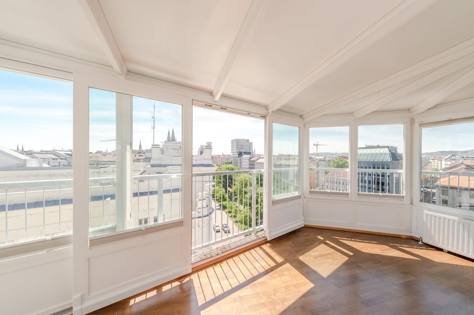 Day, Neighbourhood, Summer, Balcony/Terrace, On site, City view, Street view