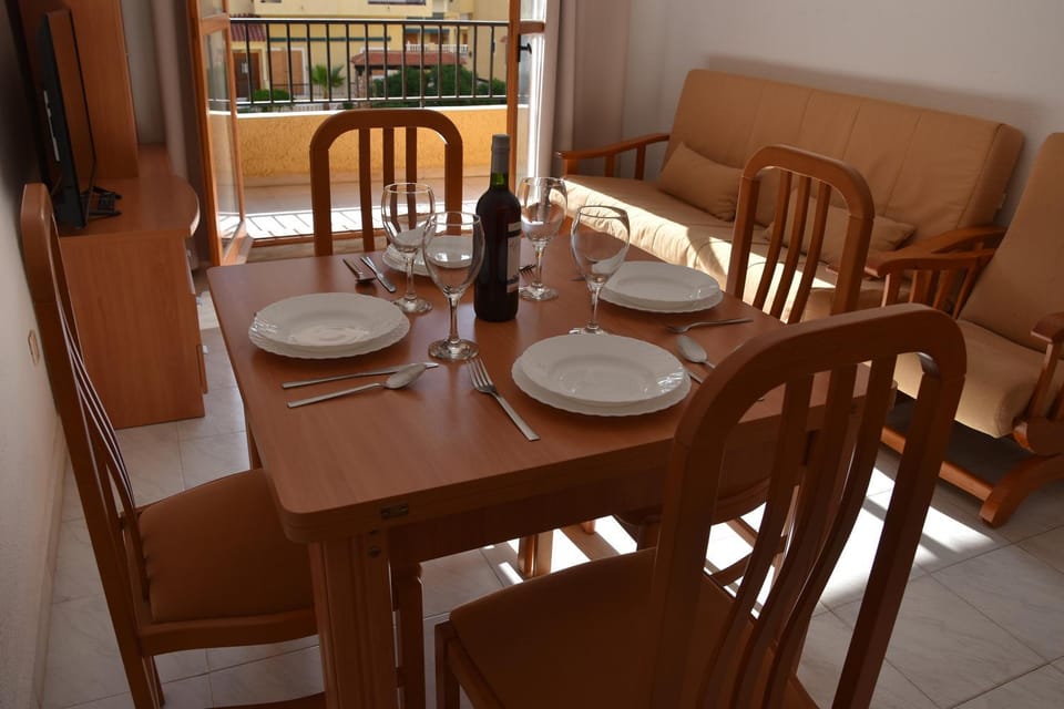 TV and multimedia, Coffee/tea facilities, Kitchen or kitchenette, Living room, Seating area, Dining area
