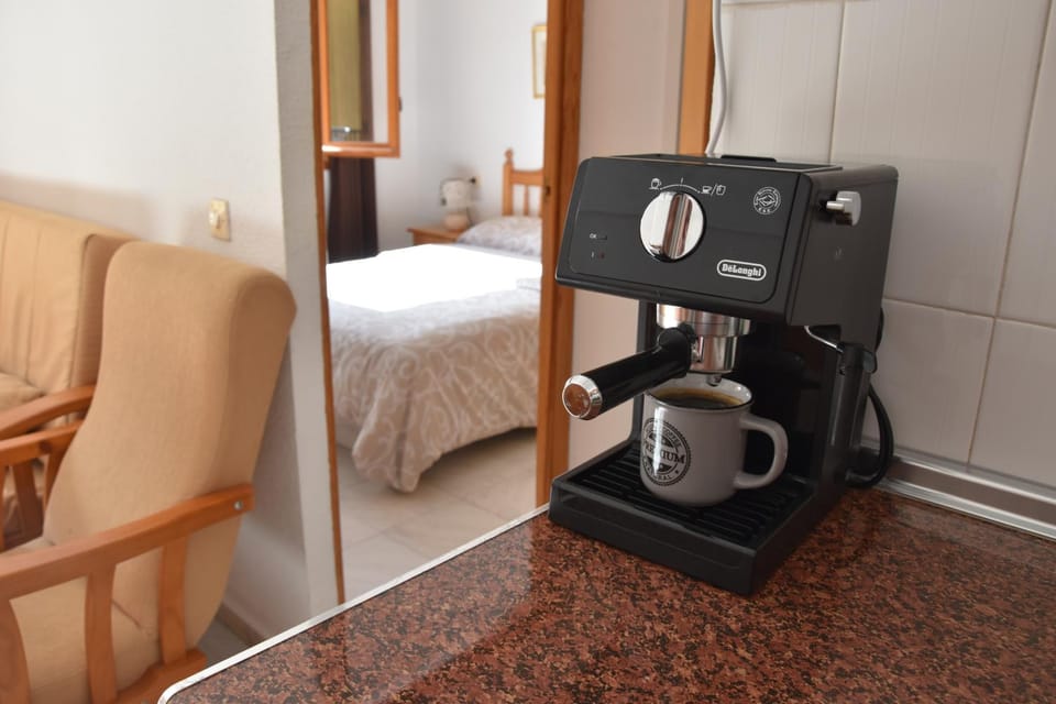 Coffee/tea facilities, Kitchen or kitchenette, Bedroom