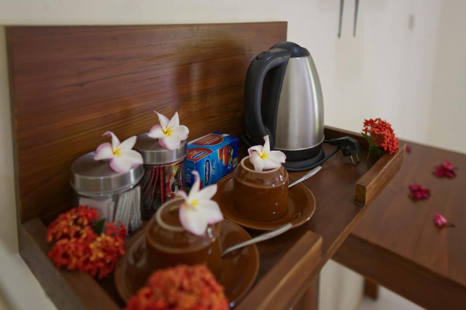 Coffee/tea facilities, Food and drinks