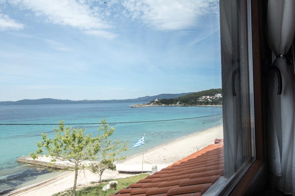 Restaurant/places to eat, Natural landscape, Beach, Sea view, Supermarket/grocery shop, Shopping Area