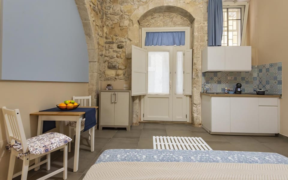 Kitchen or kitchenette, Living room, Photo of the whole room, Seating area, Dining area, Bedroom
