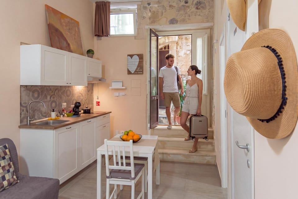 People, Kitchen or kitchenette, Dining area, Guests, group of guests