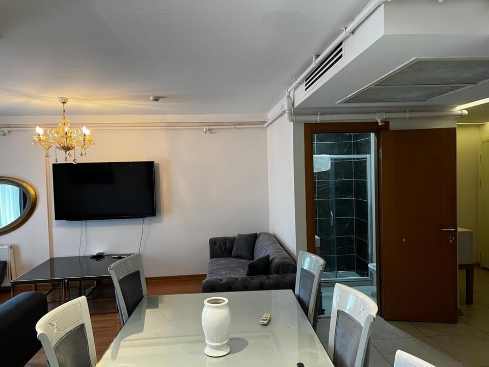 Communal lounge/ TV room, Living room, Dining area