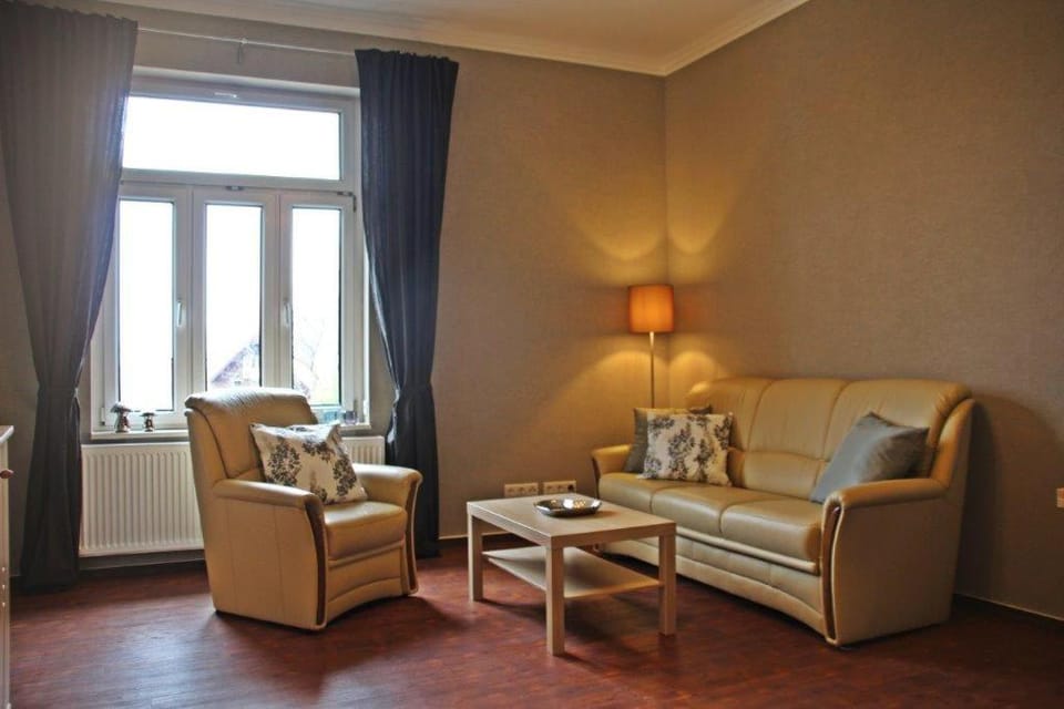 TV and multimedia, Seating area, internet, locker