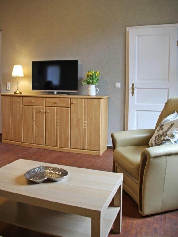 TV and multimedia, Seating area, internet, locker, locker