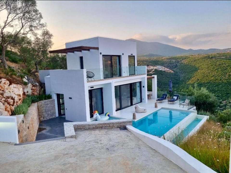 Property building, Day, Natural landscape, Mountain view, Pool view, Swimming pool