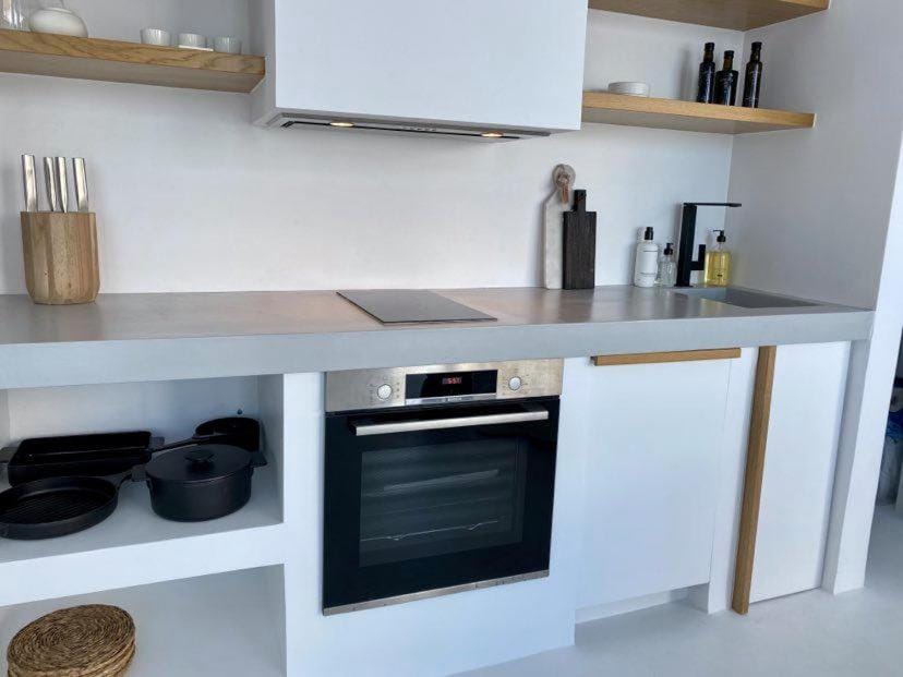 Kitchen or kitchenette, oven