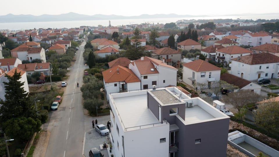 Property building, Neighbourhood, Bird's eye view, City view, Street view