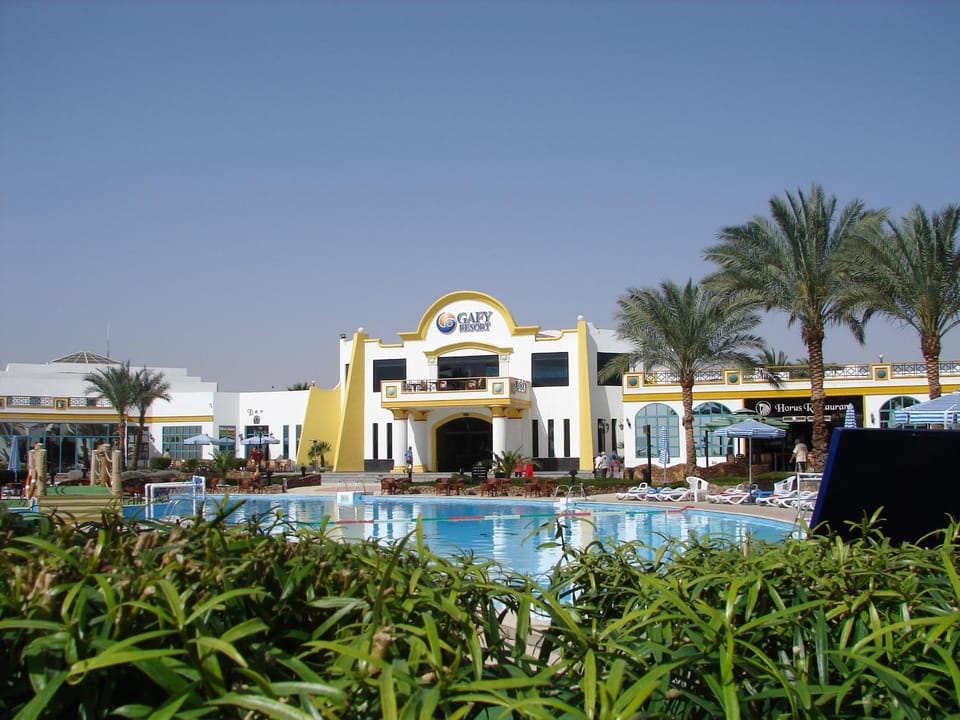 Property building, Facade/entrance, Spring, Pool view, Swimming pool