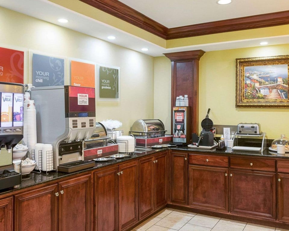 Restaurant/places to eat, Dining area, On site, Breakfast
