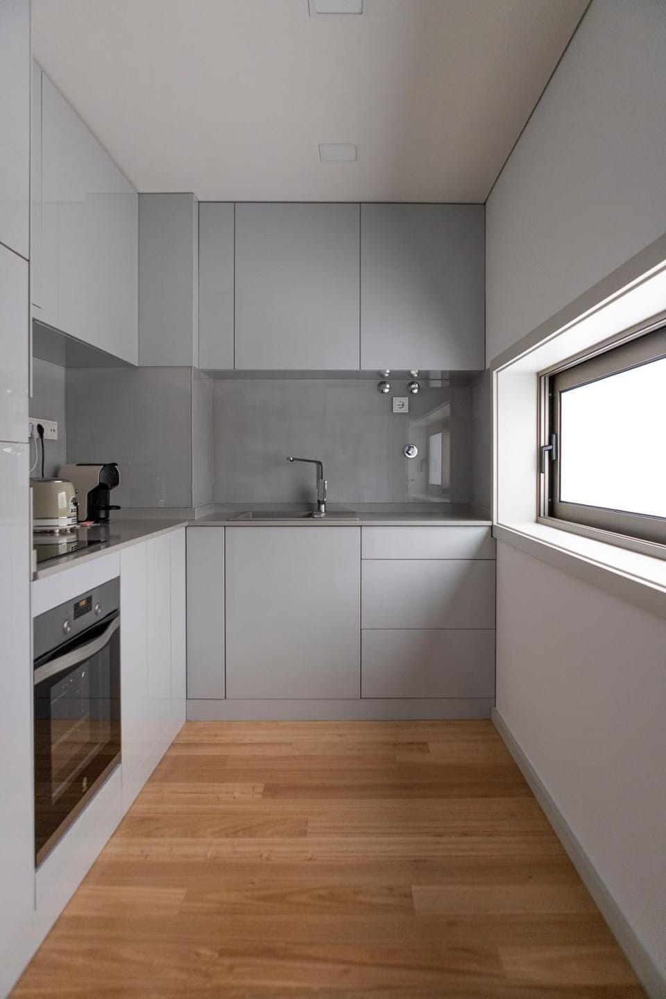 Kitchen or kitchenette, minibar, stove