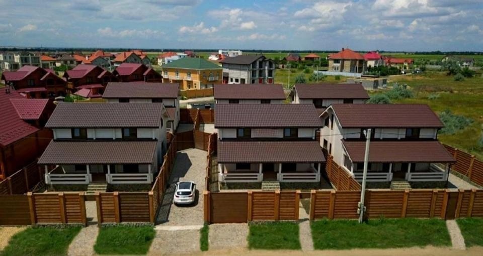 Property building, Day, Bird's eye view, Location