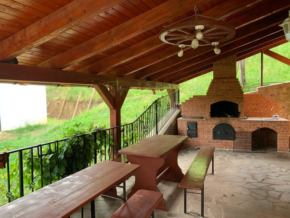 Balcony/Terrace, Entertainment