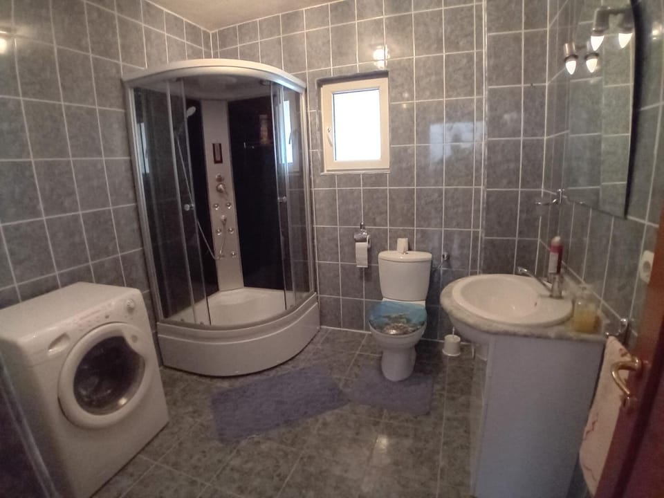 Shower, Toilet, Bathroom, washing machine