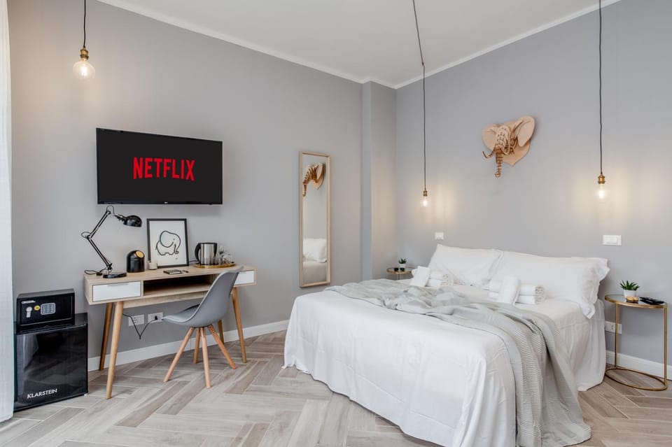 TV and multimedia, Photo of the whole room, Decorative detail