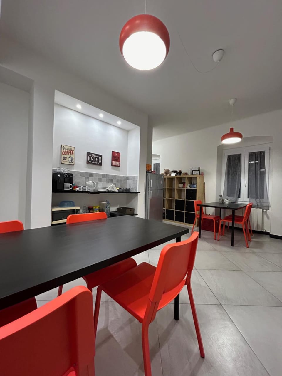 Communal lounge/ TV room, Coffee/tea facilities, Seating area, Breakfast, microwave