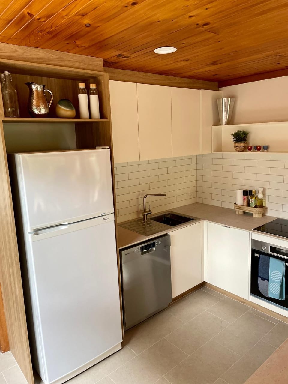 dishwasher, pet friendly, stove, kitchen
