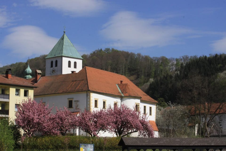 Nearby landmark, Spring, Summer