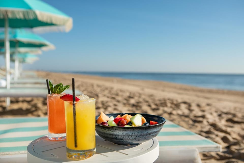 Food close-up, Natural landscape, View (from property/room), Food and drinks, Food, Landmark view, Sea view, Entertainment, room service, sunbed