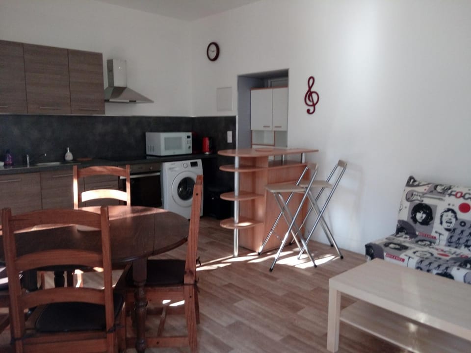 Kitchen or kitchenette, Seating area, Dining area, dishwasher, oven, pet friendly, toaster, dryer