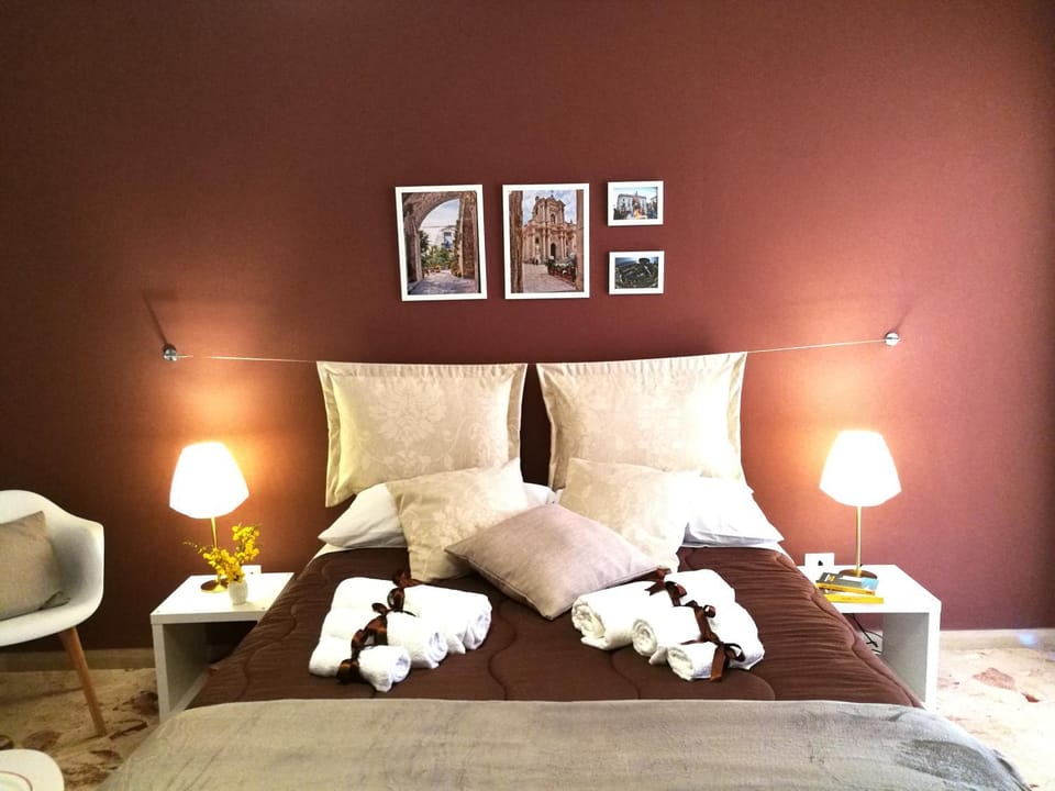 Balcony/Terrace, Bedroom, Sea view, Street view
