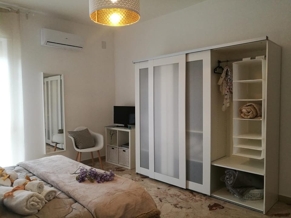 TV and multimedia, Balcony/Terrace, Bedroom, Sea view, Street view