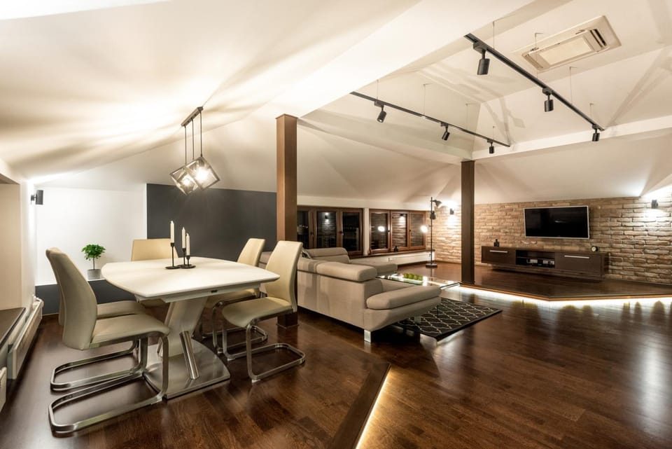 TV and multimedia, Living room, Seating area, Dining area