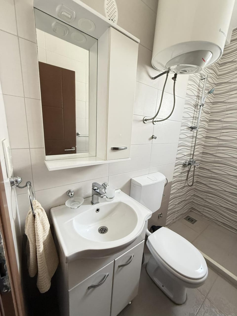 Shower, Toilet, Bathroom, towels