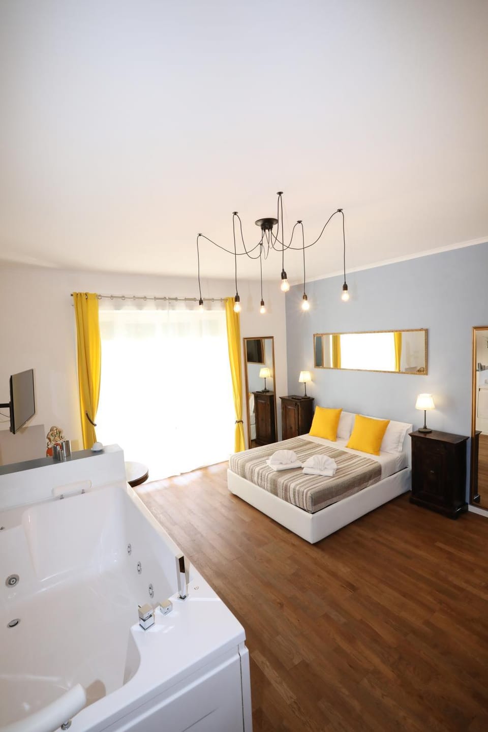 Photo of the whole room