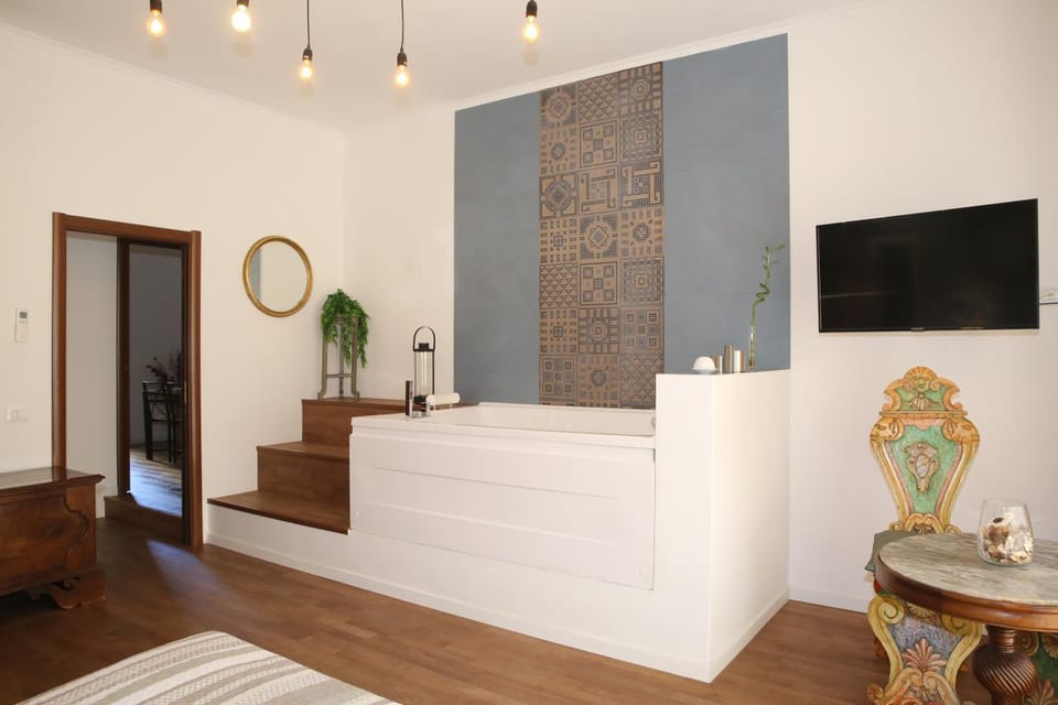 Spring, Day, Night, People, Winter, Summer, Hot Tub, Massage, Spa and wellness centre/facilities, Other, Decorative detail, Decorative detail, Bedroom, Autumn, Area and facilities, Area and facilities, Seasons, Time of day, Sunrise, Sunset, group of guests, Public Bath, Family